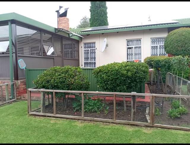4 BEDROOM HOUSE FOR SALE IN COSMOSRAND